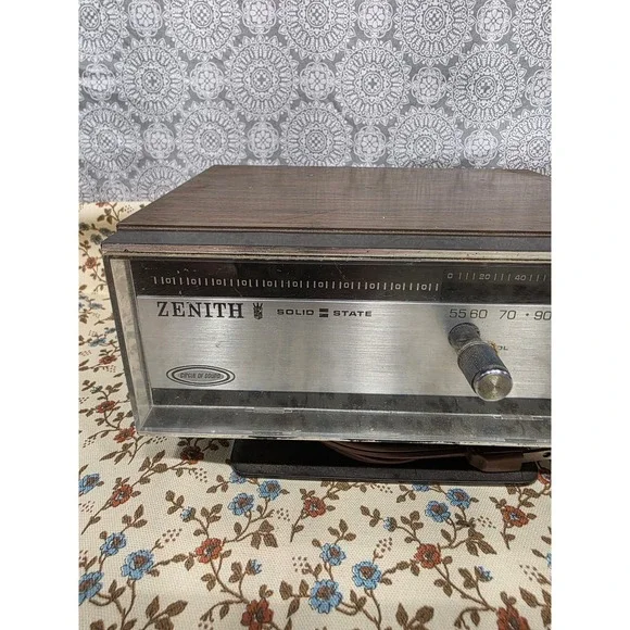 Vintage Zenith Solid State Circle of Sound AM Radio Tabletop Wood Grain - Picture 3 of 8